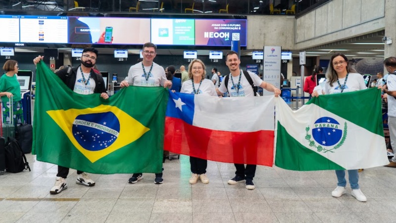 Ganhando o Mundo: 100 Diretores na Experiência Educacional no Chile Ganhando o Mundo: 100 Diretores na Experiência Educacional no Chile