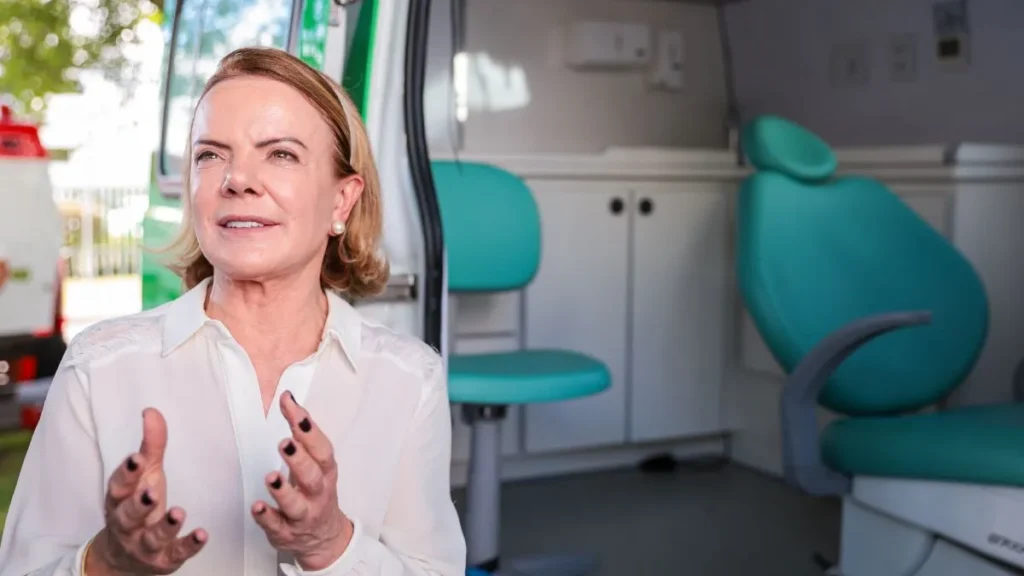 Gleisi Hoffmann Lança Movimento Contra Escala 6×1 e Feminicídio em Curitiba