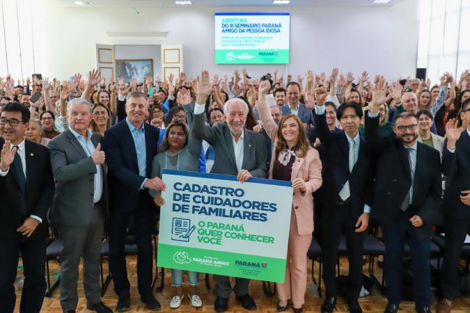 Governo do Paraná Cria Cadastro do Cuidador e Avança em Políticas para Idosos Governo do Paraná Cria Cadastro do Cuidador e Avança em Políticas para Idosos