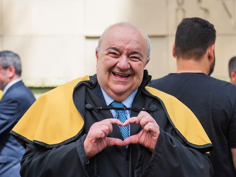 Greca Recebe Título de Doutor Honoris Causa em Aniversário de 70 Anos Greca Recebe Título de Doutor Honoris Causa em Aniversário de 70 Anos