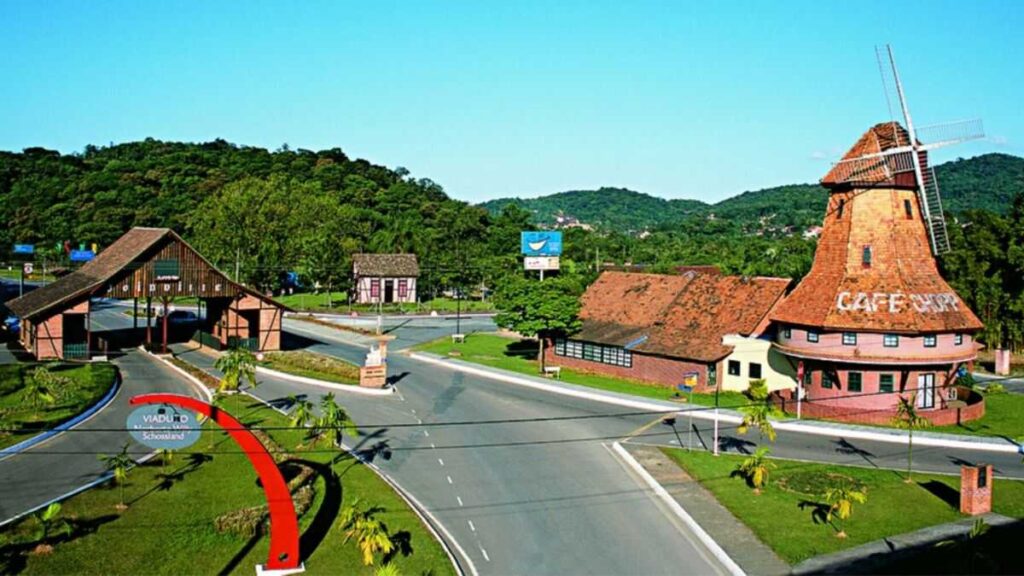 Joinville: A Cidade Mais Feliz do Brasil e Seu Ensino de Excelência Joinville: A Cidade Mais Feliz do Brasil e Seu Ensino de Excelência