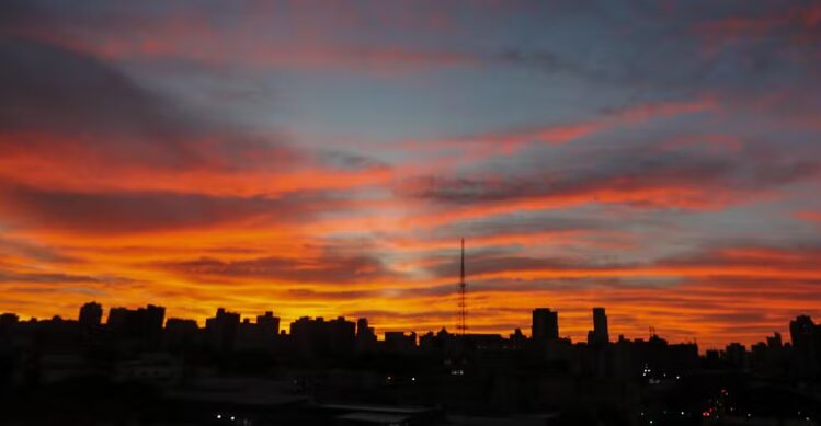 Março Atraí Calor Intenso e Menos Chuva no Paraná: Veja a Previsão Março Atraí Calor Intenso e Menos Chuva no Paraná: Veja a Previsão