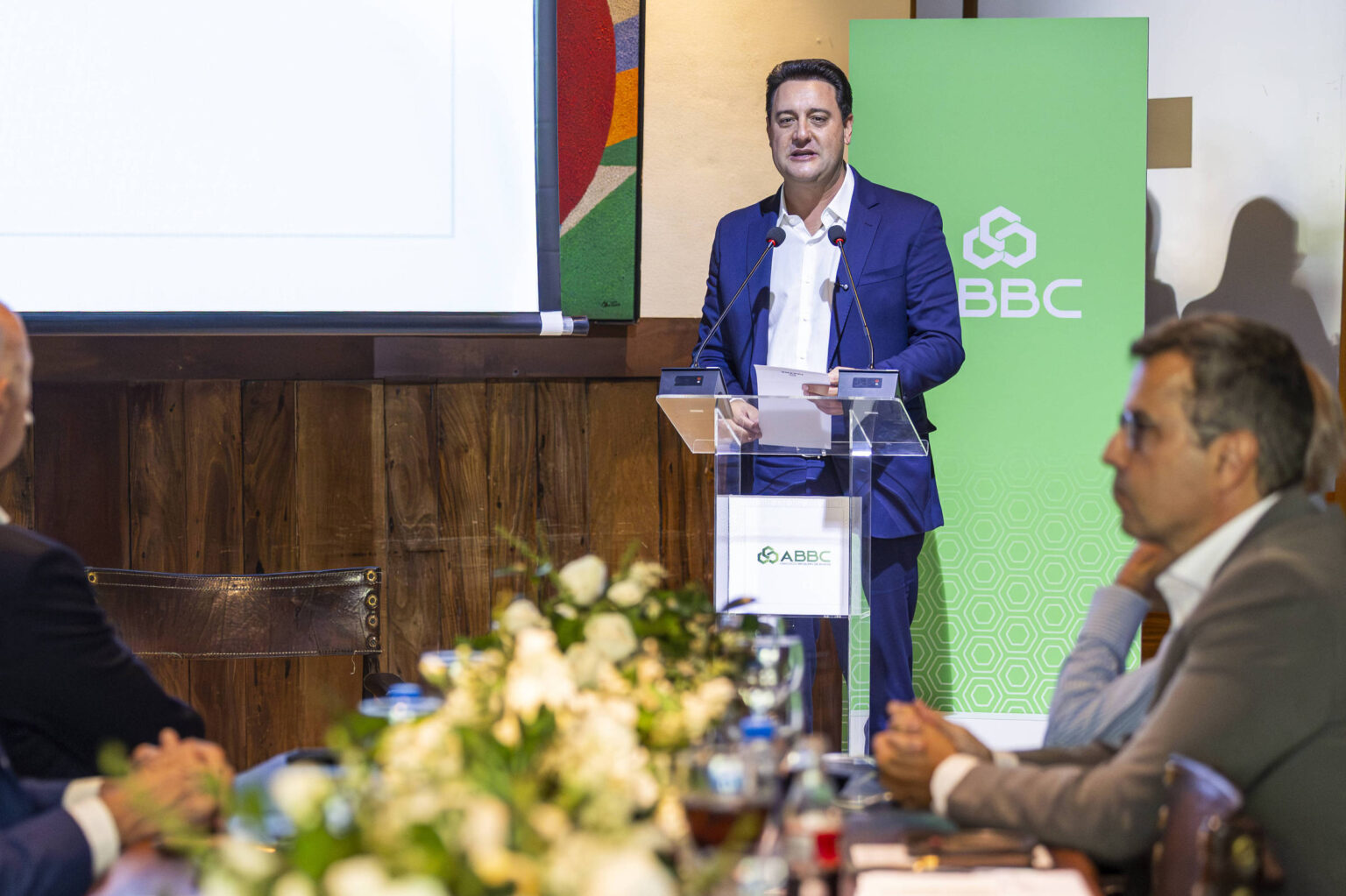 Paraná: Desistência de Ratinho Jr. Gera Indefinições no Cenário Político