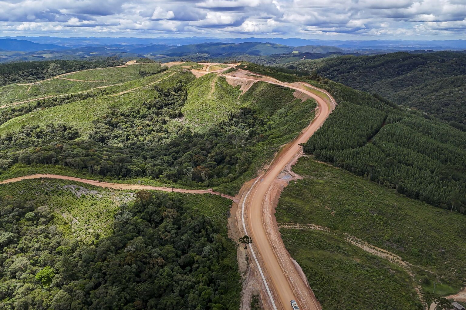 Pavimentação da PR-092 em Doutor Ulysses: Avanços Promissores para a Economia Local Pavimentação da PR-092 em Doutor Ulysses: Avanços Promissores para a Economia Local