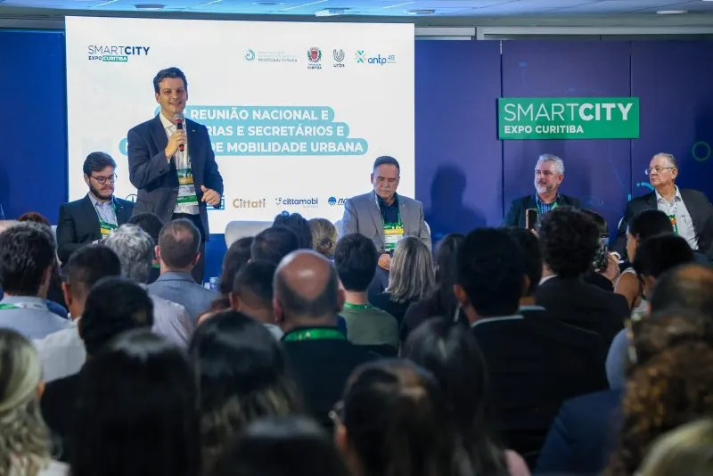 Porto Alegre no Debate Nacional sobre Transporte Público: Novo Marco em Curitiba Porto Alegre no Debate Nacional sobre Transporte Público: Novo Marco em Curitiba