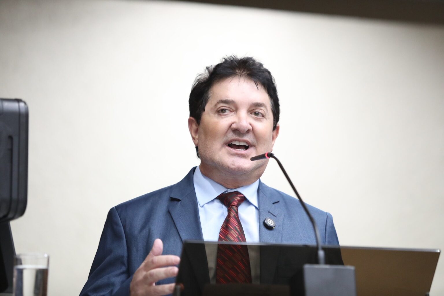 Prefeito de Farol Recebe Menção Honrosa na Assembleia Legislativa do Paraná