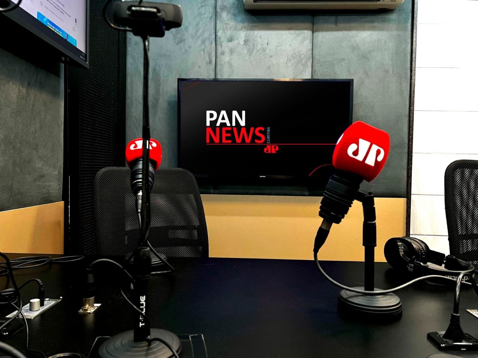 Rádios do Grupo Ric: Liderança Consolidada no Mercado de Curitiba Rádios do Grupo Ric: Liderança Consolidada no Mercado de Curitiba