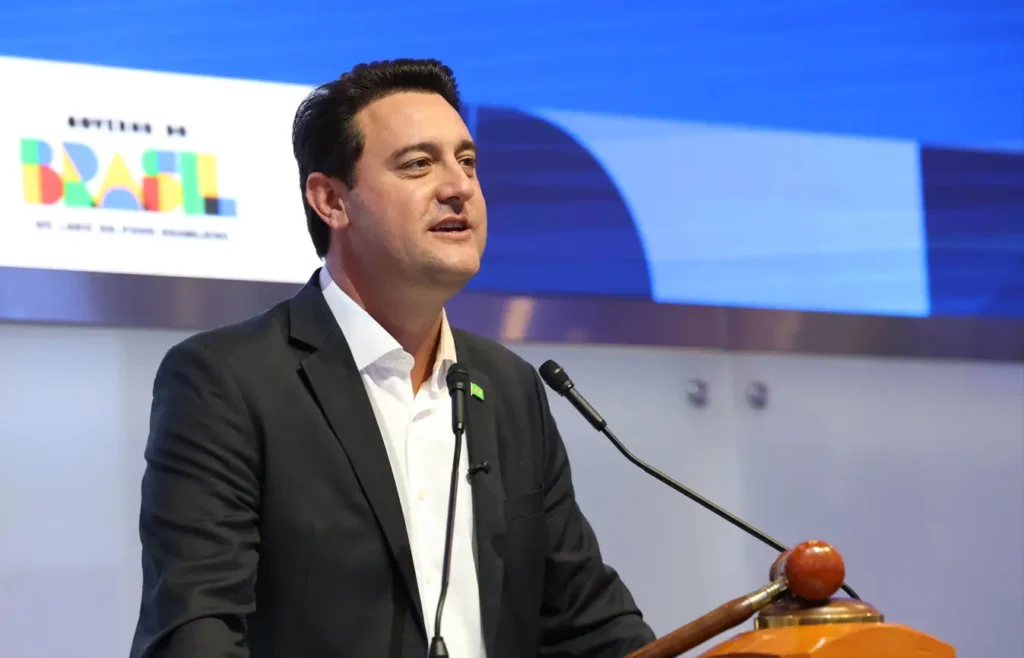 Ratinho Junior Desiste da Candidatura à Presidência: Influências e Desafios