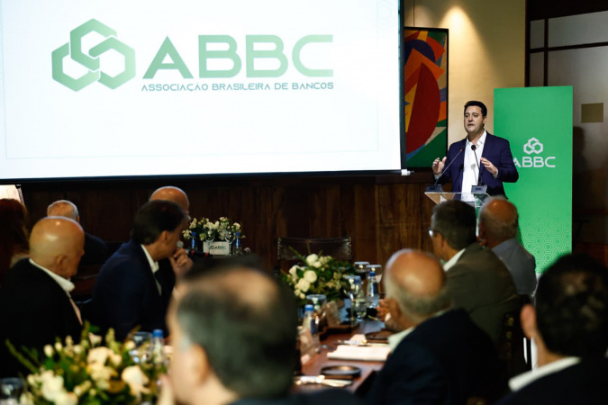 Ratinho Junior Destaca Potencial do Paraná para Empresários em Evento da ABBC Ratinho Junior Destaca Potencial do Paraná para Empresários em Evento da ABBC