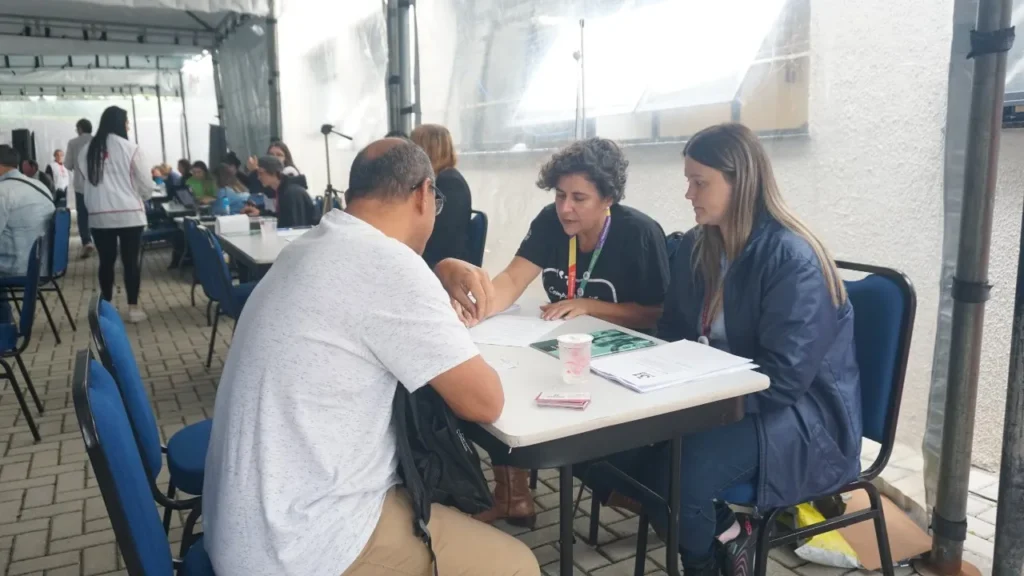 Recoloca 50+: Feira de Empregos em Curitiba Valoriza Profissionais Experientes