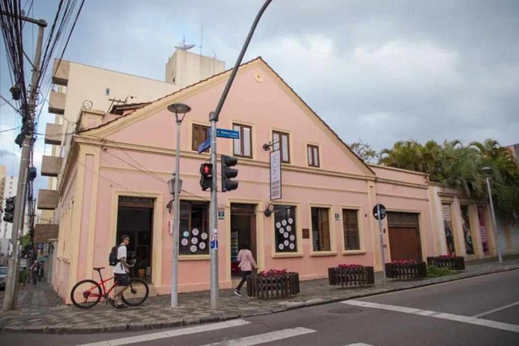 Transformação do Centro de Curitiba: Novos Usos para Imóveis e Lotes Ociosos