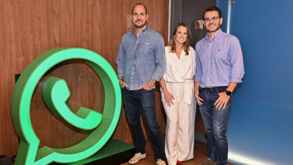 WhatsApp Revoluciona o Agronegócio Brasileiro: Da Comunicação às Transações WhatsApp Revoluciona o Agronegócio Brasileiro: Da Comunicação às Transações