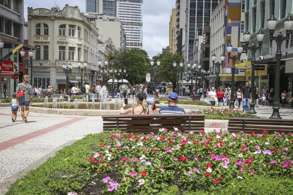 Alterações nos Serviços Públicos de Curitiba Durante o Feriado de Tiradentes