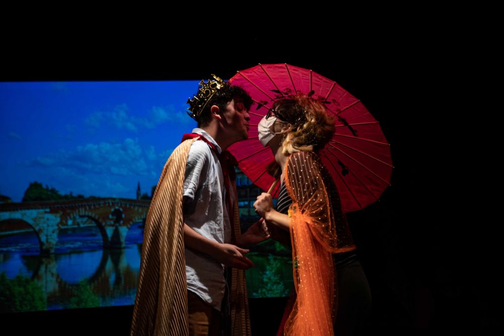 Arte do Encontro é Celebrada em Exposição na PUC-PR durante o Festival de Curitiba Arte do Encontro é Celebrada em Exposição na PUC-PR durante o Festival de Curitiba