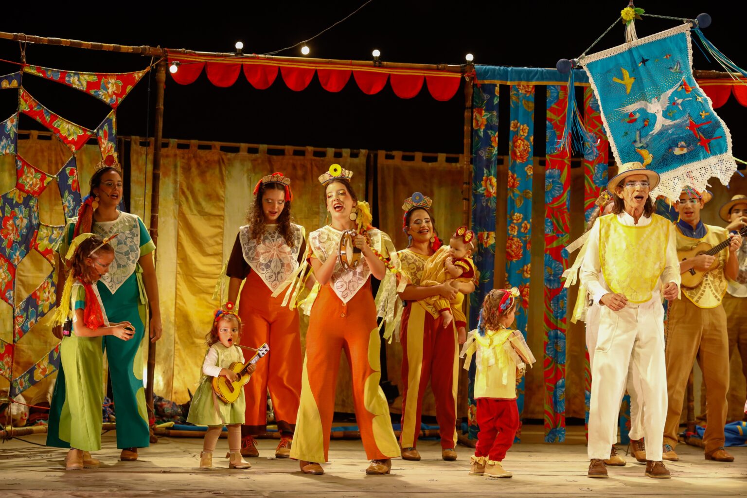 Carroça de Mamulengos: Celebrando 50 Anos de Tradição no Festival de Curitiba Carroça de Mamulengos: Celebrando 50 Anos de Tradição no Festival de Curitiba