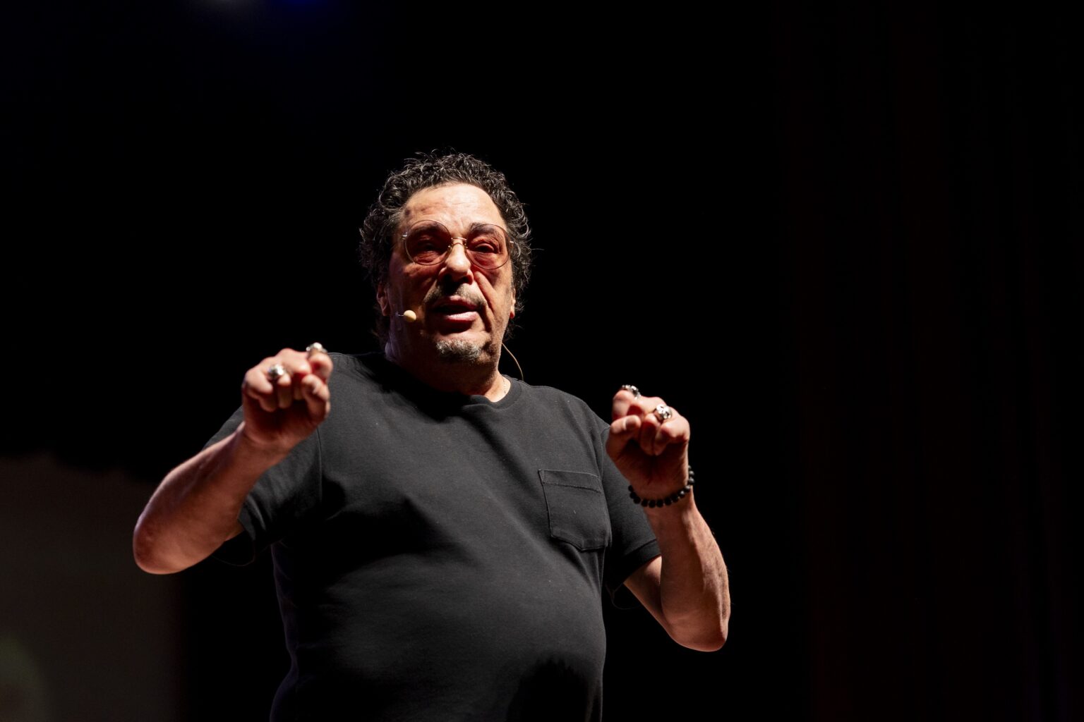 Casagrande Brilha no Teatro: Histórias Incríveis e Emoções à Flor da Pele Casagrande Brilha no Teatro: Histórias Incríveis e Emoções à Flor da Pele