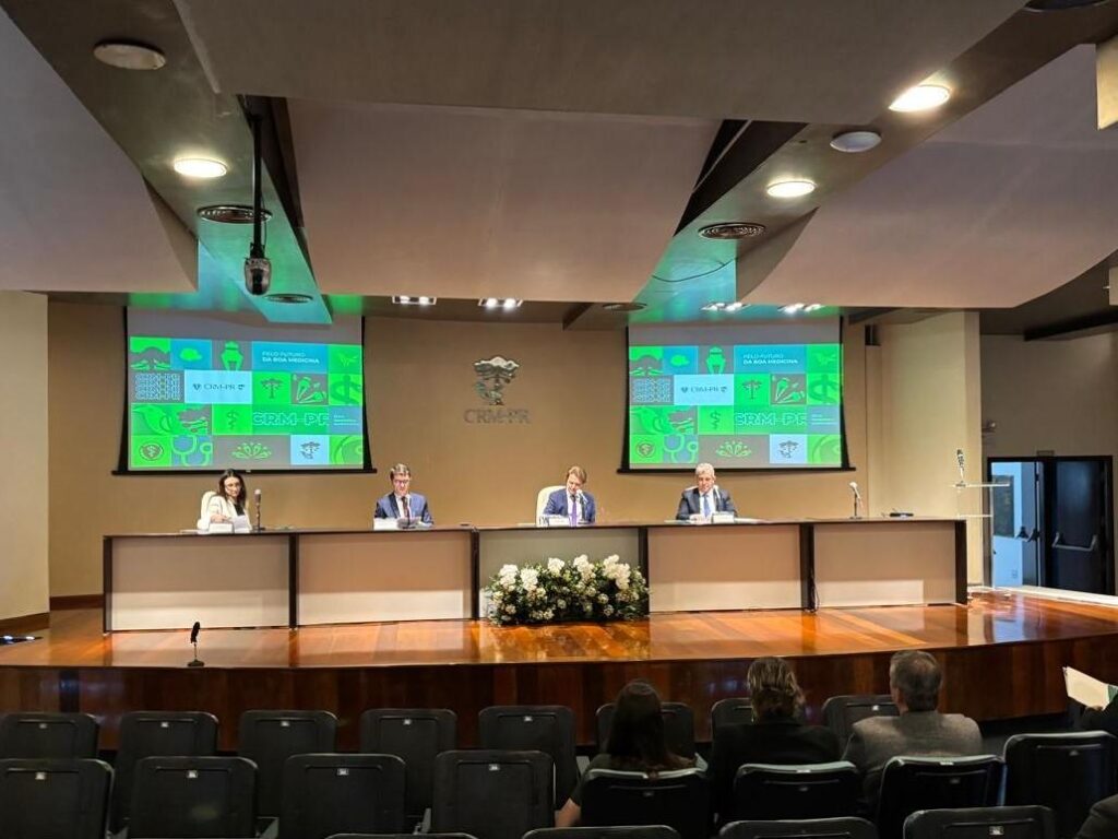 CRM-PR Realiza Sessão Solene em Homenagem aos Médicos Legistas