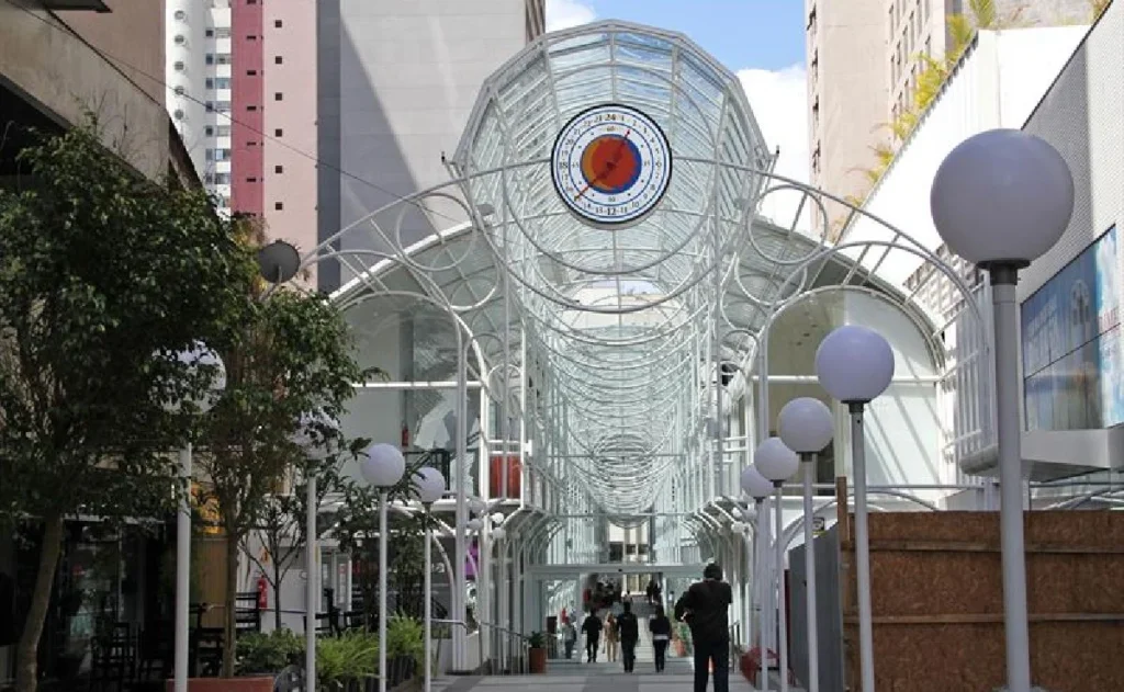 Descubra Curitiba a Pé: Roteiro Cultural pelo Centro da Capital Paranaense Descubra Curitiba a Pé: Roteiro Cultural pelo Centro da Capital Paranaense