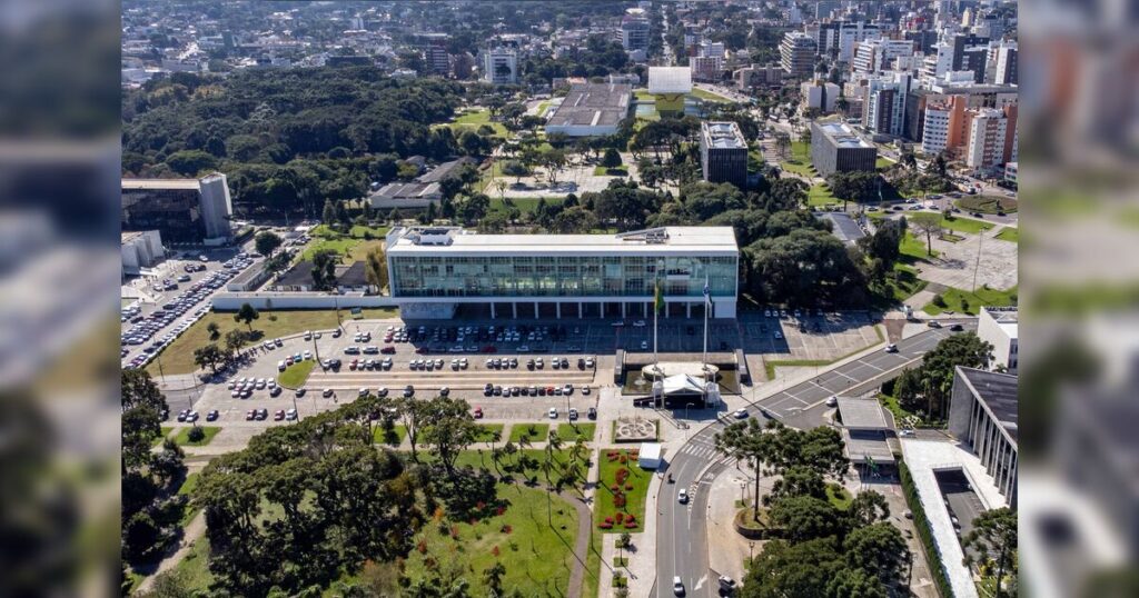 Eleições à Vista: 19 Secretários do Governo do Paraná Deixam Seus Cargos