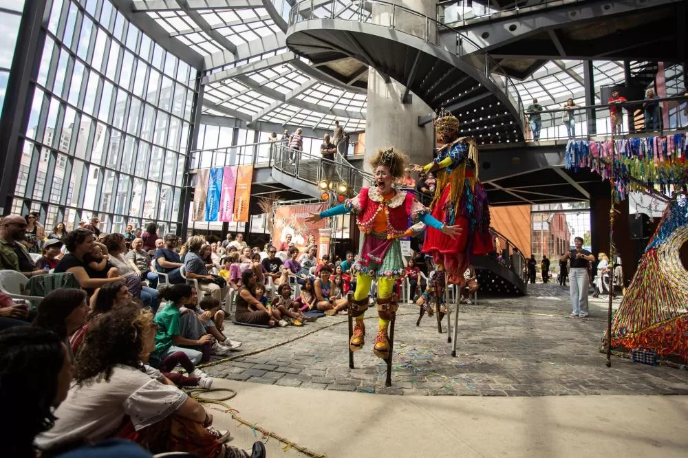 Festival de Curitiba: Atrações culturais movimentam R$ 50 milhões na economia local Festival de Curitiba: Atrações culturais movimentam R$ 50 milhões na economia local