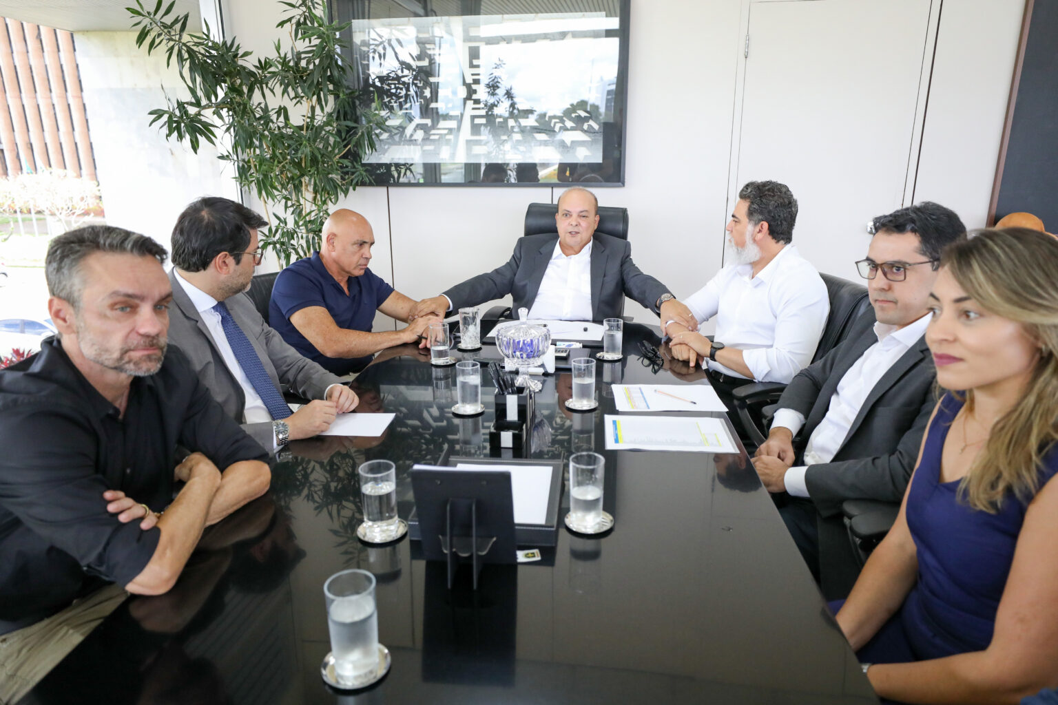 Governador Ibaneis Rocha Autoriza Nomeação de 1.154 Profissionais de Saúde no DF