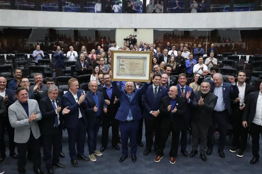 Lauri Paludo Recebe Título de Cidadão Honorário do Paraná: Uma Trajetória de Sucesso no Agronegócio Lauri Paludo Recebe Título de Cidadão Honorário do Paraná: Uma Trajetória de Sucesso no Agronegócio
