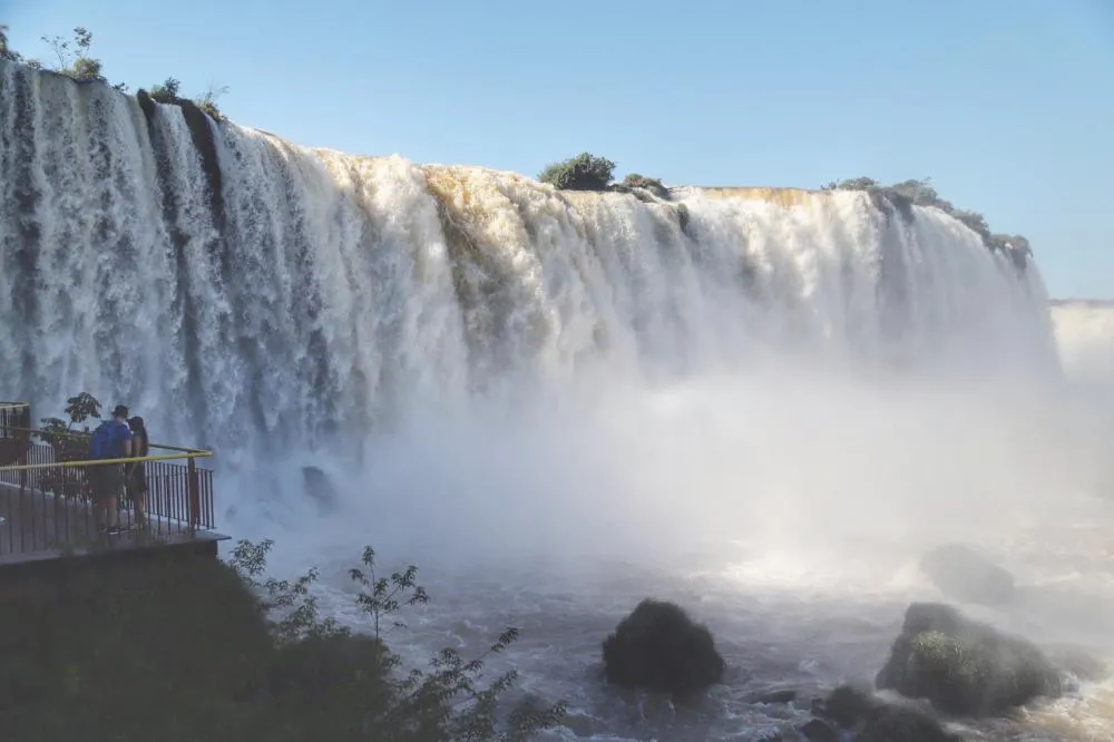 Lideranças do Turismo se Reúnem em Foz do Iguaçu para Debater Inovações Lideranças do Turismo se Reúnem em Foz do Iguaçu para Debater Inovações
