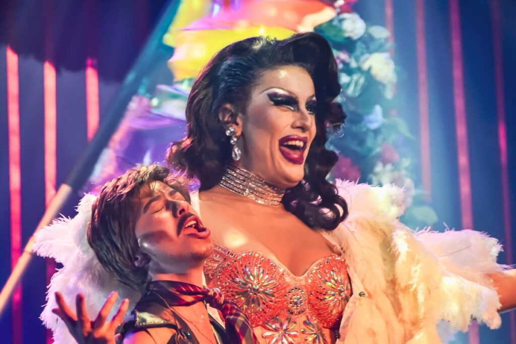 O Grande Cabaré Combo Drag Week: Um Marco no Festival de Curitiba