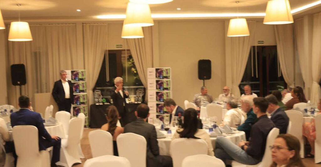 Pará Celebra Premiação Nacional com AçaíBot, Inovadora Máquina de Colheita Remota Pará Celebra Premiação Nacional com AçaíBot, Inovadora Máquina de Colheita Remota