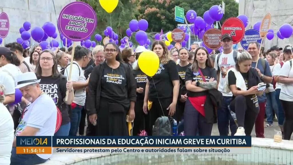 Profissionais da Educação de Curitiba Suspendem Greve Após Acordo com a Prefeitura Profissionais da Educação de Curitiba Suspendem Greve Após Acordo com a Prefeitura