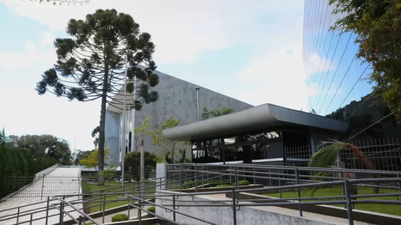 Semana na Assembleia Legislativa: Interiorização em Londrina e Debates sobre Cultura e Proteção Animal Semana na Assembleia Legislativa: Interiorização em Londrina e Debates sobre Cultura e Proteção Anim