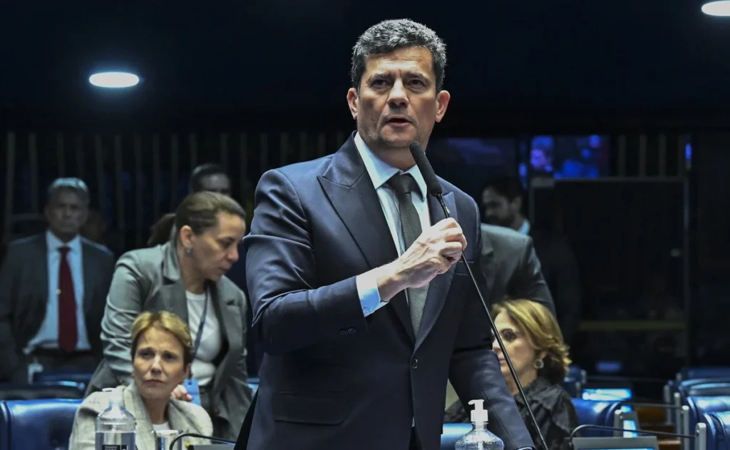 Sérgio Moro se aprofunda na disputa e pode vencer em primeiro turno, revela Paraná Pesquisas
