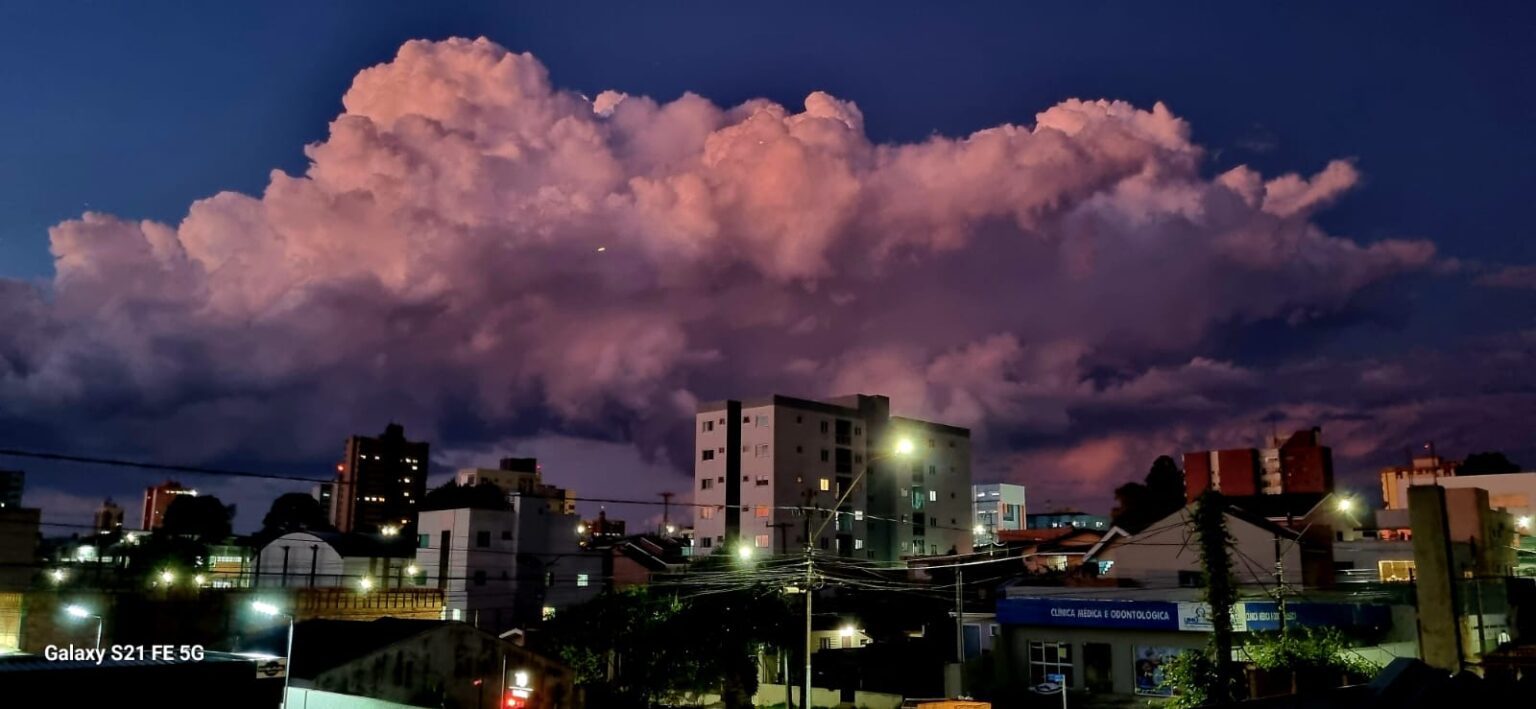 Tempestades Retornam ao Paraná: Previsão de Chuva e Temperaturas Extremas Neste Fim de Semana Tempestades Retornam ao Paraná: Previsão de Chuva e Temperaturas Extremas Neste Fim de Semana