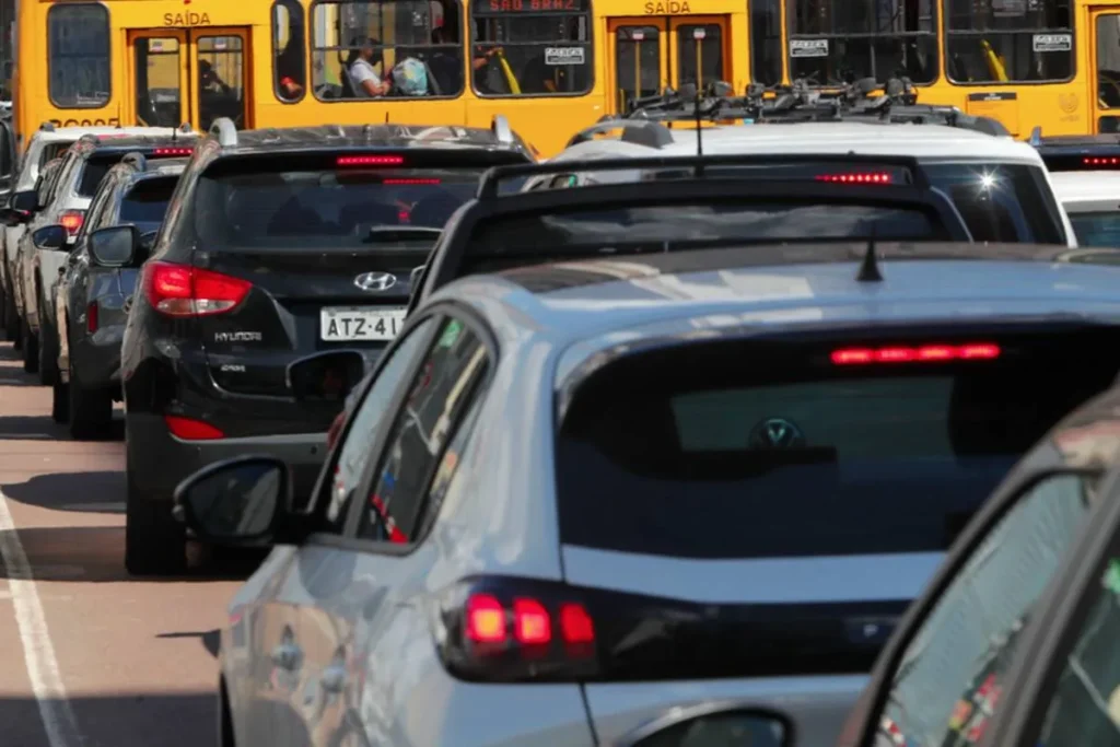 Trânsito em Curitiba: Bloqueios e Mudanças na Sexta-feira, 10 de Abril