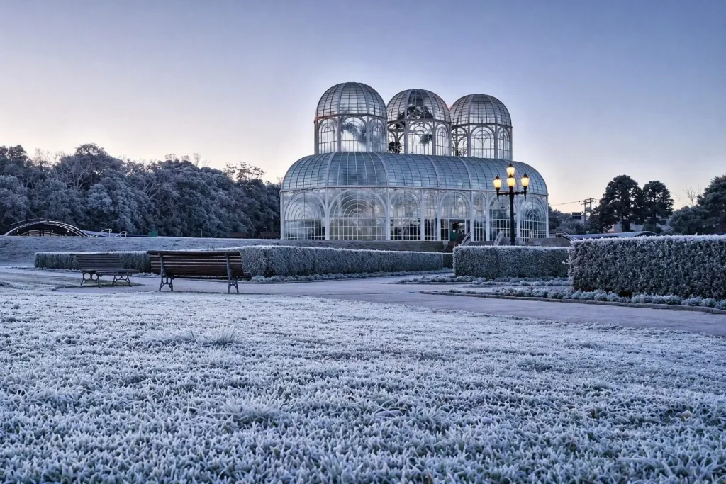 Curitiba se prepara para temperaturas frias de 7°C com alerta de geadas