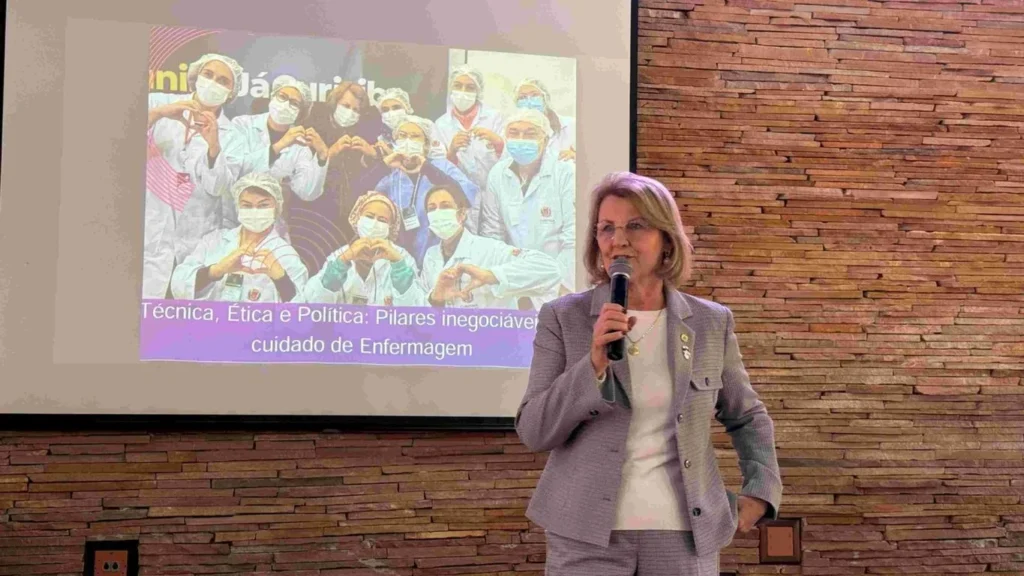 Semana da Enfermagem no Paraná destaca desafios e avanços da saúde pública em 2024