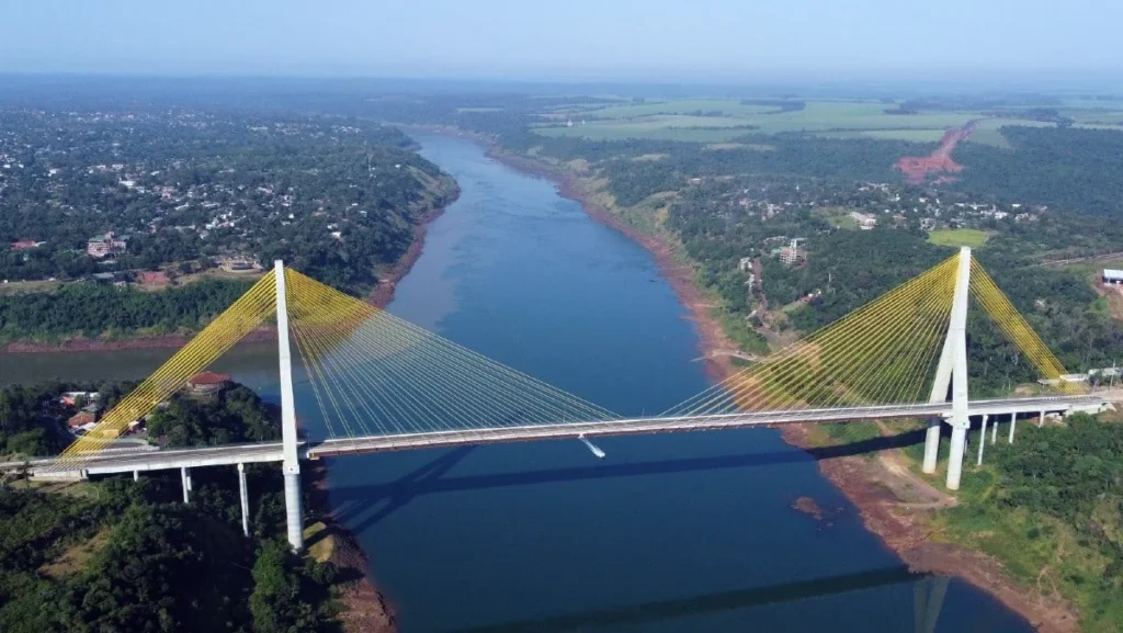 Paraguai acelera crescimento industrial e amplia disputa com empresas brasileiras no Paraná