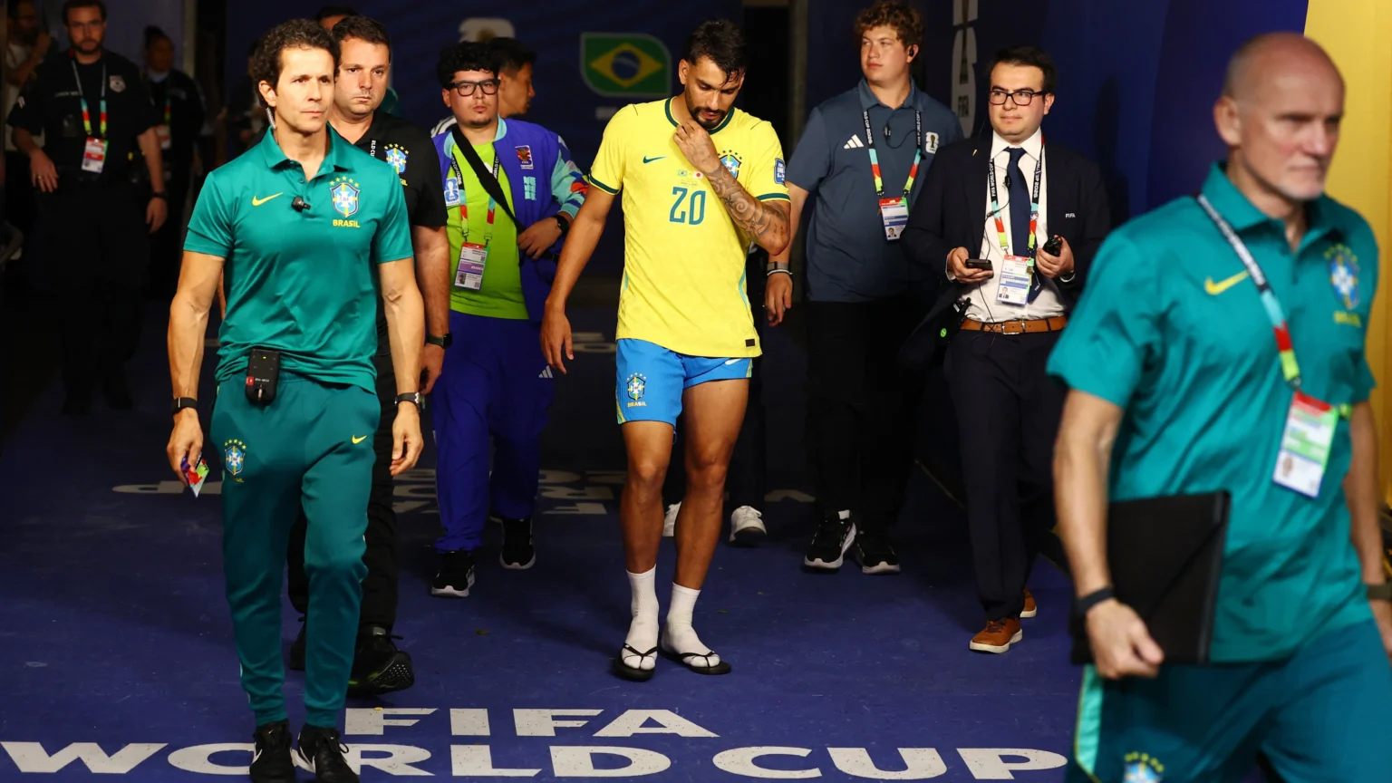 Lucas Paquetá tem lesão confirmada e está fora das oitavas da Copa do Mundo Lucas Paquetá tem lesão confirmada e está fora das oitavas da Copa do Mundo