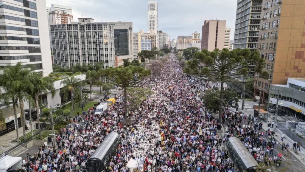 Emprego no turismo alcança recorde histórico no Brasil e no Paraná em 2026