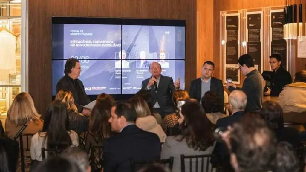 Mercado Imobiliário Curitibano: Tecnologia, Dados e o Perfil do Comprador em Foco