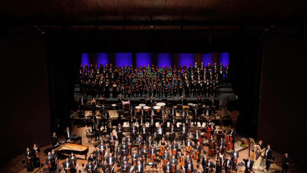 Concerto dos 41 anos da Orquestra Sinfônica do Paraná reúne 4,3 mil pessoas no Teatro Guaíra