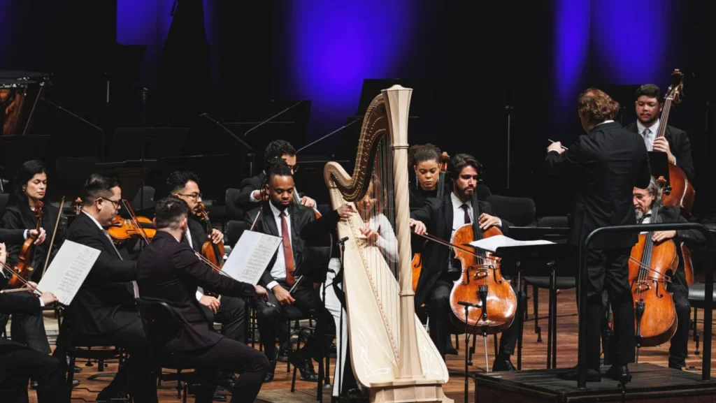 Concerto em Curitiba reúne mais de 2 mil pessoas para apresentação da nova harpa da OSP