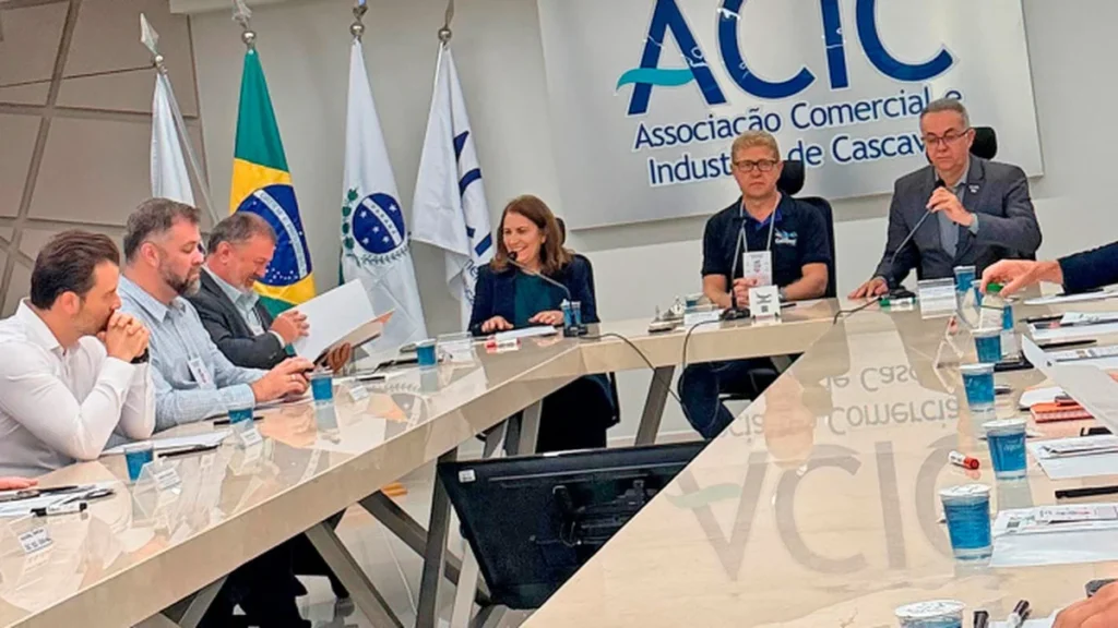 Encontro em Cascavel reforça integração do turismo na Região Sul do Paraná Encontro em Cascavel reforça integração do turismo na Região Sul do Paraná