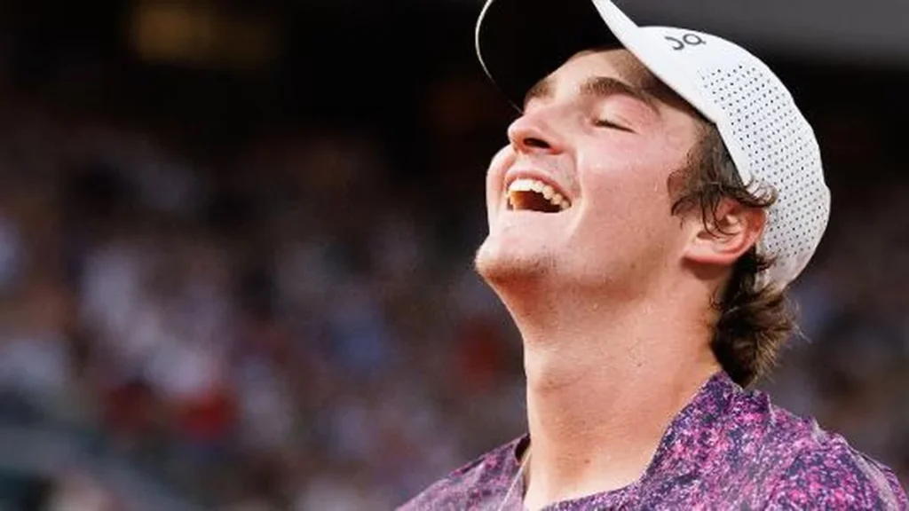 Nova geração do tênis brilha em Roland Garros com Fonseca, Jodar e Mensik