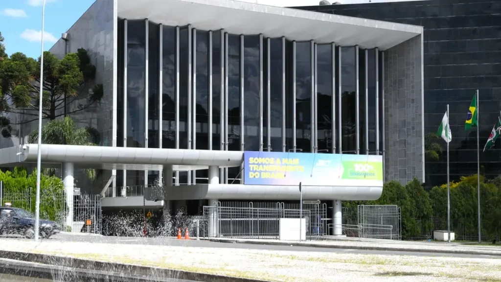Assembleia do Paraná discute saúde, economia e projetos que impactam o estado