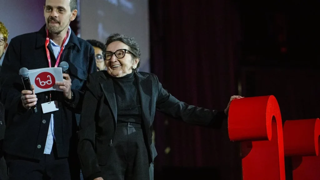Atriz Tânia Maria brilha na abertura do 15º Olhar de Cinema em Curitiba Atriz Tânia Maria brilha na abertura do 15º Olhar de Cinema em Curitiba