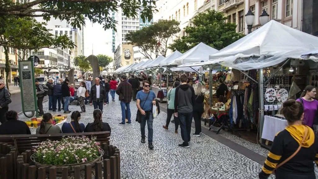 Novo Local da Feira de Inverno de Curitiba Impulsiona Vendas e Visibilidade para Artesãos Novo Local da Feira de Inverno de Curitiba Impulsiona Vendas e Visibilidade para Artesãos