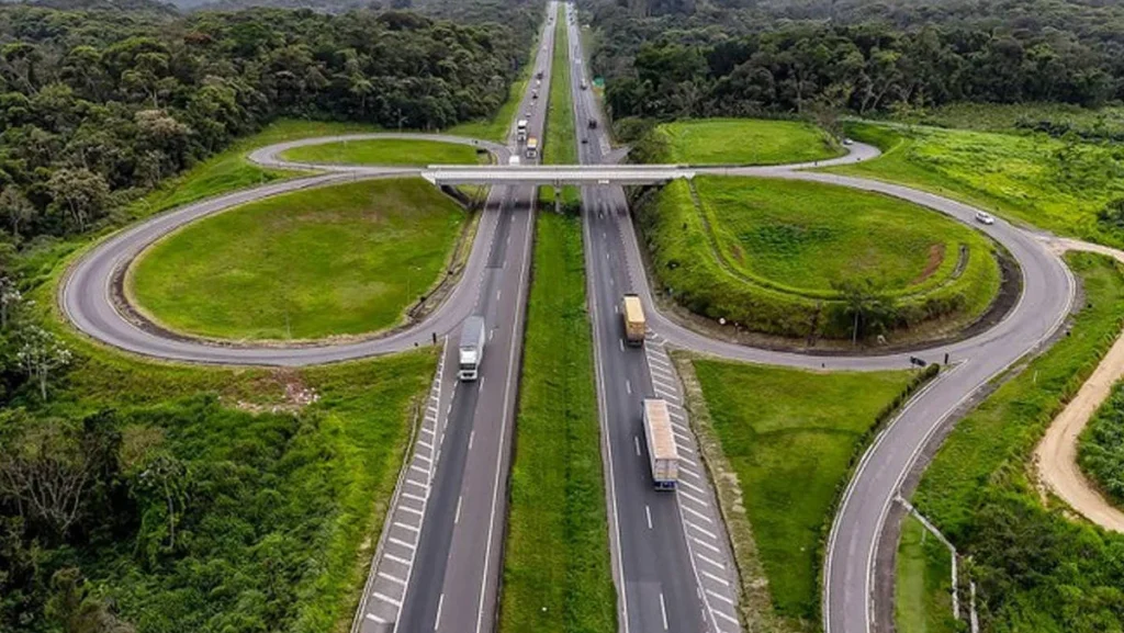 Leilão da Rodovia Régis Bittencourt Atrai Três Propostas em Disputa pela Concessão Leilão da Rodovia Régis Bittencourt Atrai Três Propostas em Disputa pela Concessão