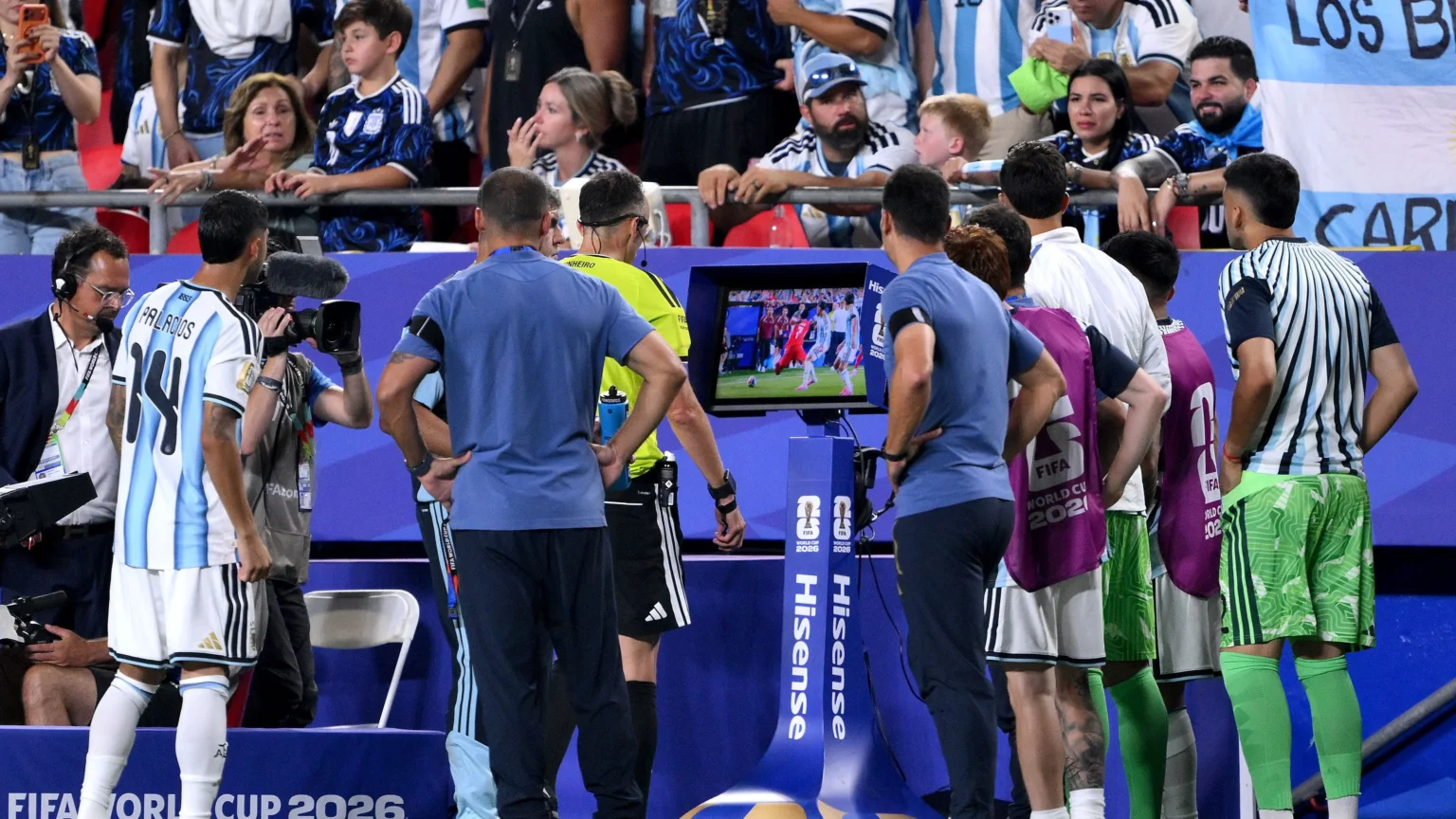 FIFA adota nova estratégia para arbitragem nas semifinais da Copa do Mundo FIFA adota nova estratégia para arbitragem nas semifinais da Copa do Mundo