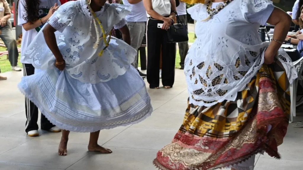 Paraná Integra Todos os Municípios ao Sistema Nacional de Cultura: Uma Nova Era para a Gestão Cultural Paraná Integra Todos os Municípios ao Sistema Nacional de Cultura: Uma Nova Era para a Gestão Cultur